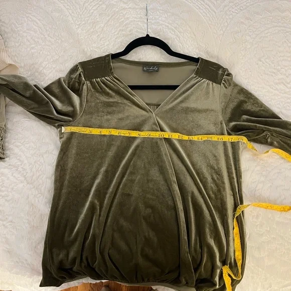 Wonderly Green Velvet Top - Picture 7 of 7